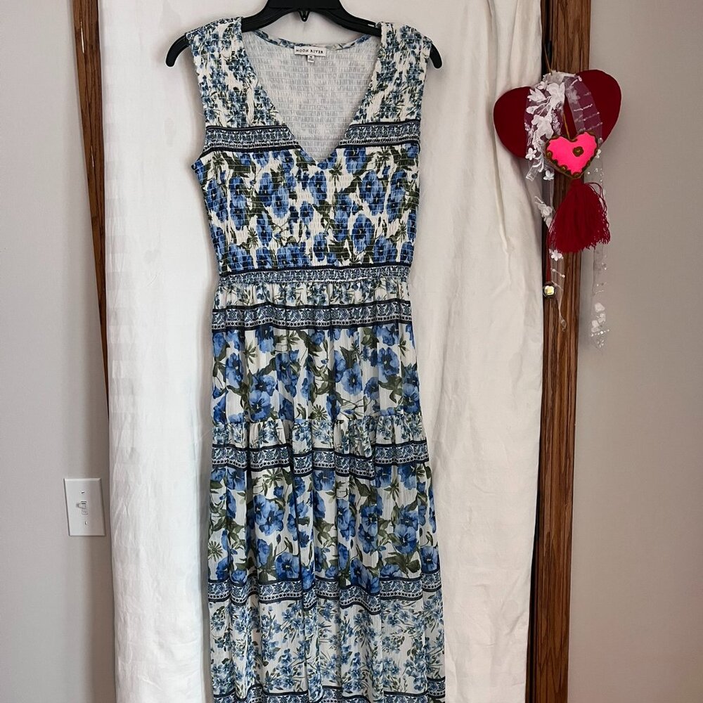 Moon River Maxi Dress Smocked Blue and White Floral Size M